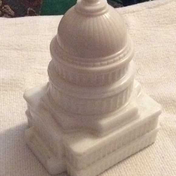 Avon The Capitol spicy After Shave - Picture 1 of 2